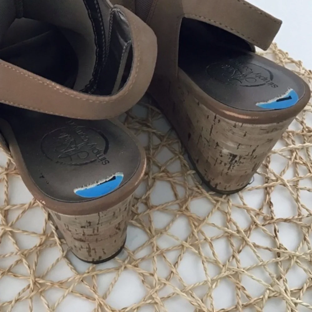 Life Stride Simply Comfort Camilla tan and cork peep toe wedge shoes 7-1/2